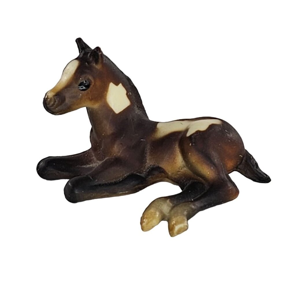 Breyer Stablemate Thoroughbred Lying Foal Horse Pinto Bay Tobiano #59972